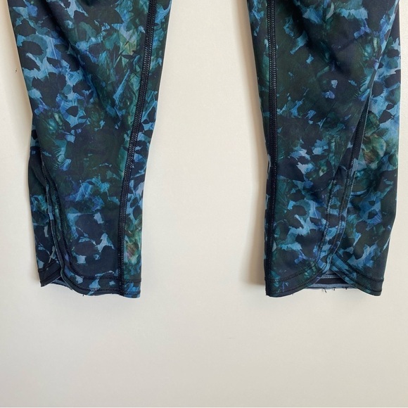 LULULEMON Run: Top Speed Crop Luxtreme Floral Backdrop Blue Black Green Size 4 - Picture 9 of 12